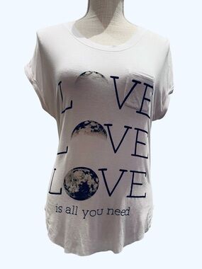 🩷LOVE PEACE AND LAZY DAYS🩷NWT! ROUND NECK, ROLLED SLEEVES. EXCELLENT CONDITION!